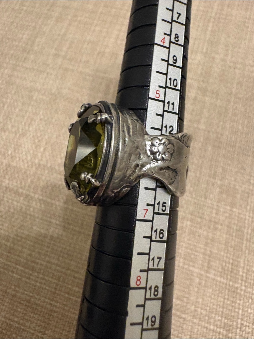 Olivine Swarovski Crystal Sterling Cocktail Ring - Sz 6 - Picture 2 of 5